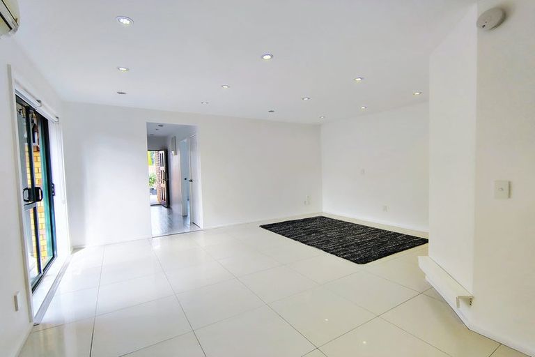 Photo of property in 61 Fernhill Way, Oteha, Auckland, 0632