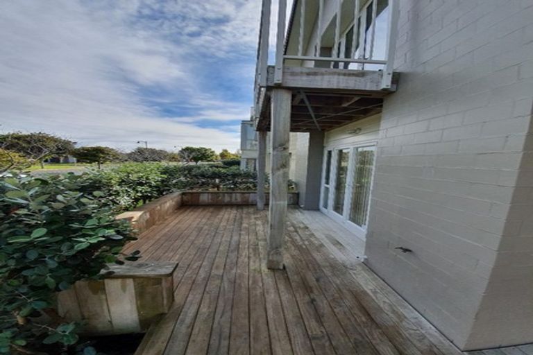 Photo of property in 11 Puweto Avenue, Takanini, 2112