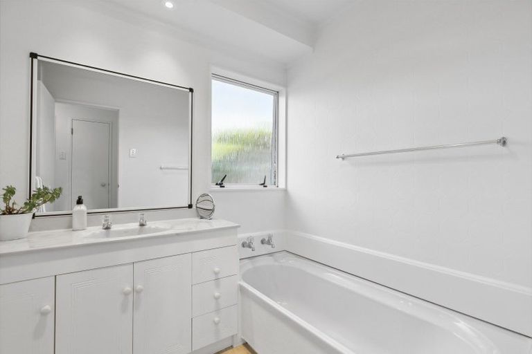 Photo of property in 94 Montgomery Avenue, Karori, Wellington, 6012