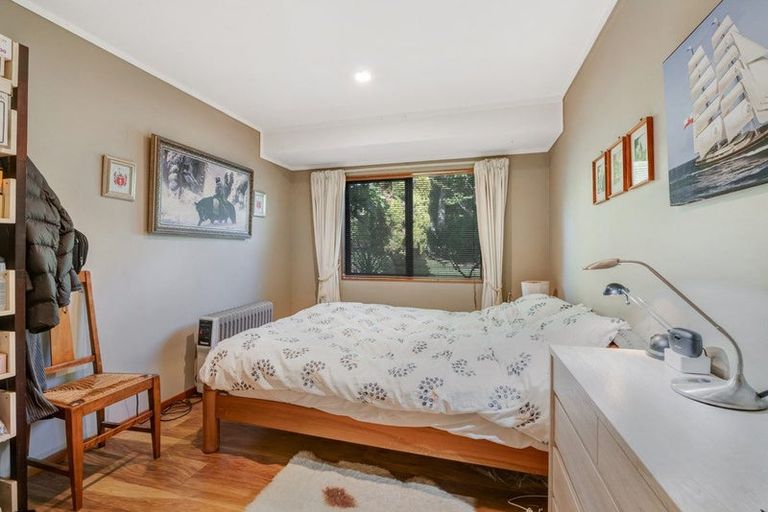 Photo of property in 59 Unsworth Drive, Unsworth Heights, Auckland, 0632