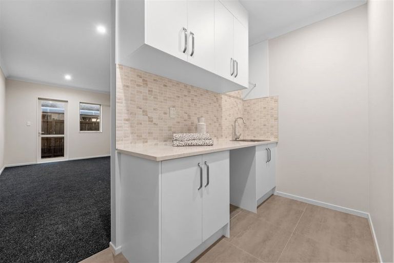 Photo of property in 17 Hughs Way, Flat Bush, Auckland, 2019