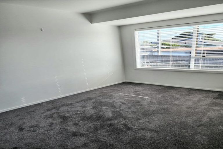 Photo of property in 3/123 Birkdale Road, Birkdale, Auckland, 0626