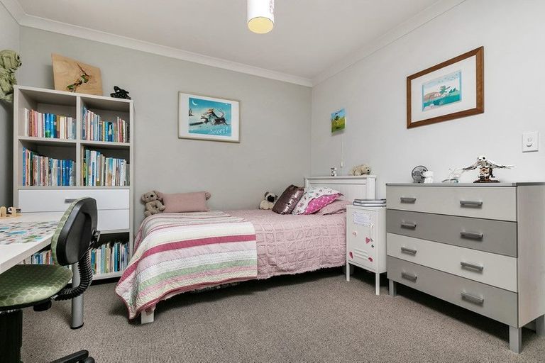 Photo of property in 42 Landing Road, Titirangi, Auckland, 0604