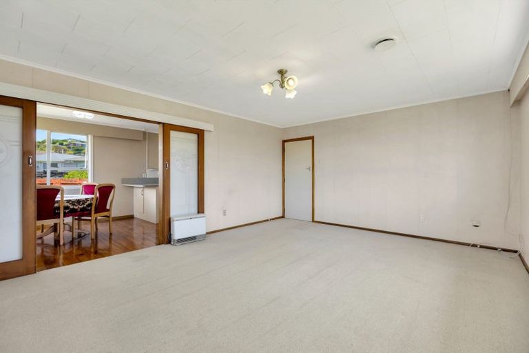 Photo of property in 6 Rospeath Crescent, Spotswood, New Plymouth, 4310