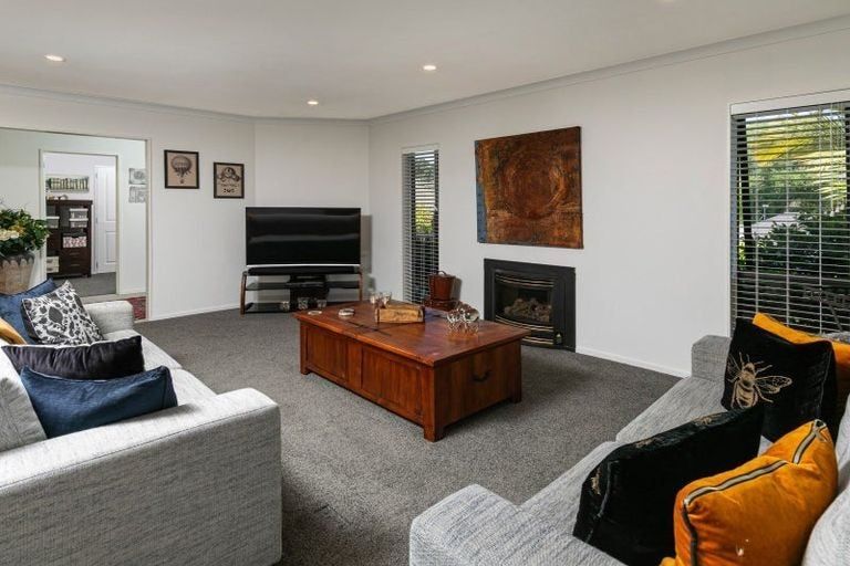 Photo of property in 3 Admirals Court Drive, Greenhithe, Auckland, 0632