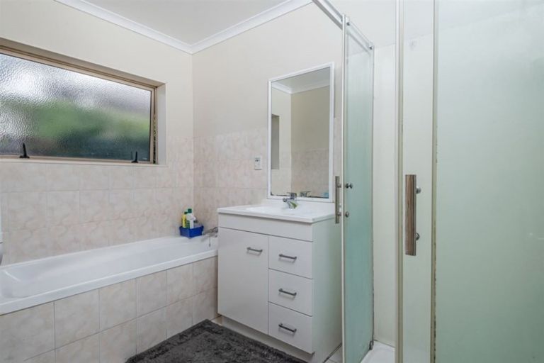 Photo of property in 15 Saybrook Place, Mangere, Auckland, 2022