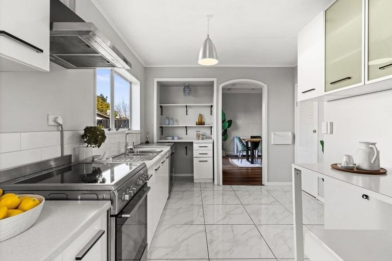 Photo of property in 15 Taradale Road, Marewa, Napier, 4110