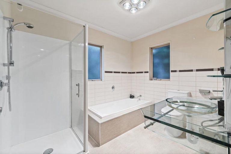 Photo of property in 77c Colwill Road, Massey, Auckland, 0614