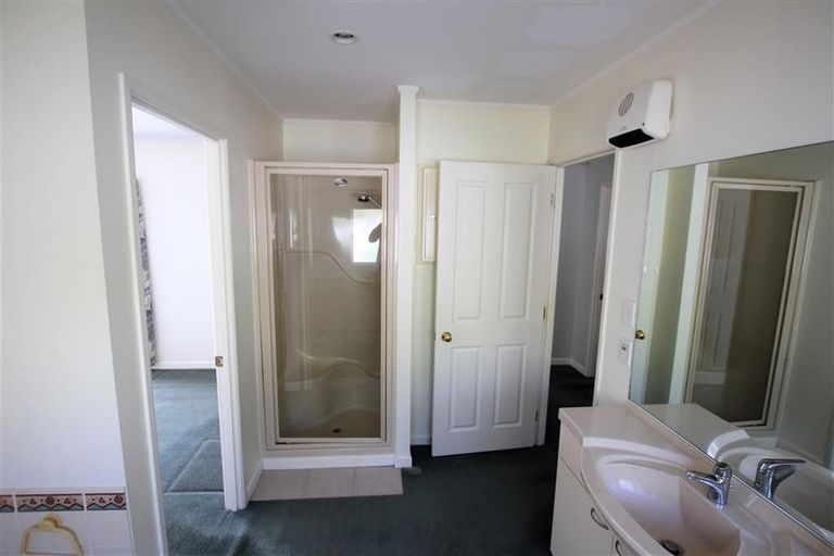 Photo of property in 12 Beatrice Avenue, Hillcrest, Auckland, 0627