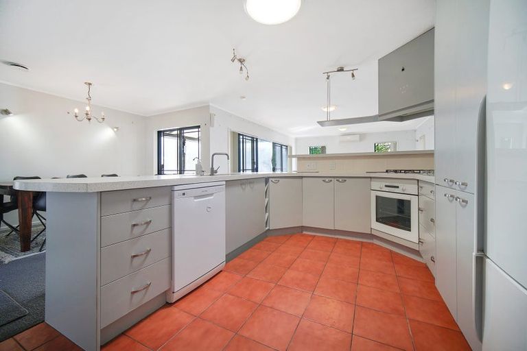 Photo of property in 14 Waimoko Glen, Swanson, Auckland, 0612