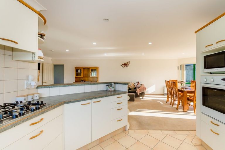 Photo of property in 2 Millennium Hill, Paraparaumu, 5032