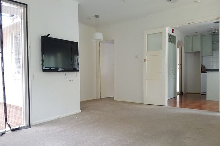 Photo of property in 5 Crockett Lane, Henderson, Auckland, 0610