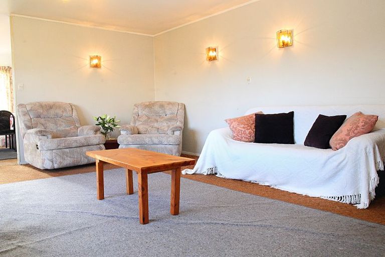 Photo of property in 12c Youngs Road, Papakura, 2110