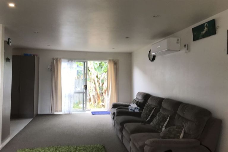 Photo of property in 2/92 Portage Road, New Lynn, Auckland, 0600