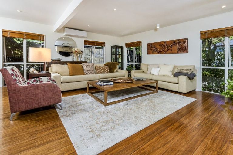 Photo of property in 1/9 The Esplanade, Castor Bay, Auckland, 0620