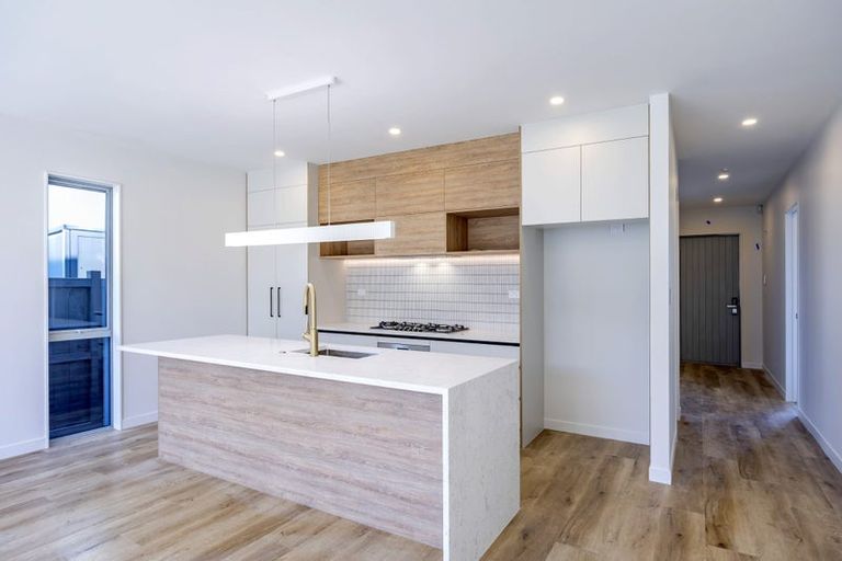 Photo of property in 2 Kartolina Crescent, Kumeu, 0810