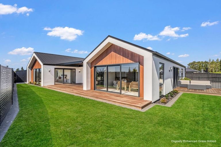 Photo of property in 17 Angus Place, Rangiora, 7400