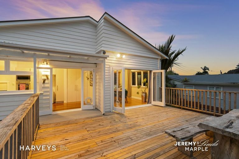 Photo of property in 10 Woodglen Road, Glen Eden, Auckland, 0602