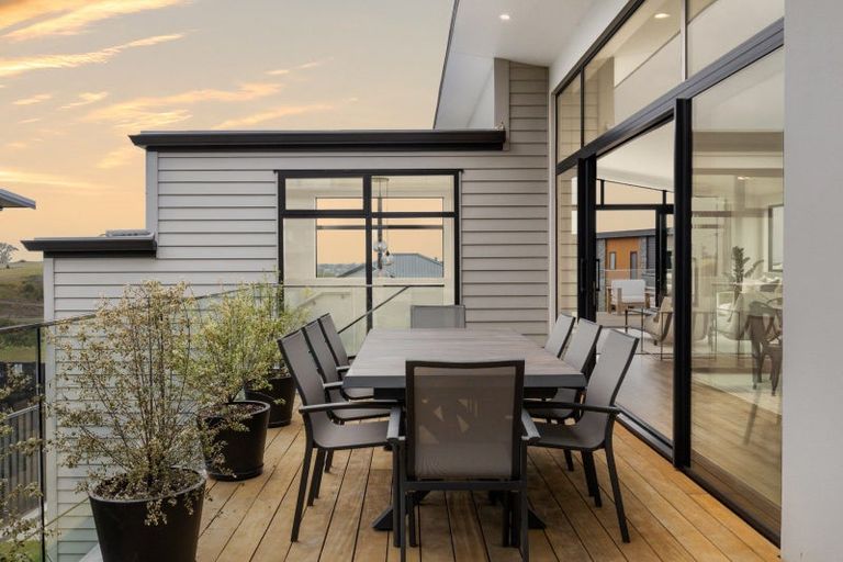 Photo of property in 87 Oak Road, Poraiti, Napier, 4112