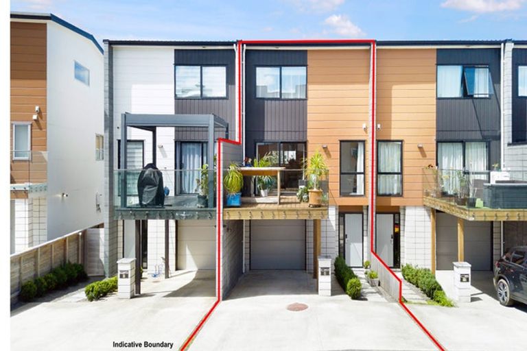 Photo of property in 8 Meritage Lane, Te Atatu South, Auckland, 0610