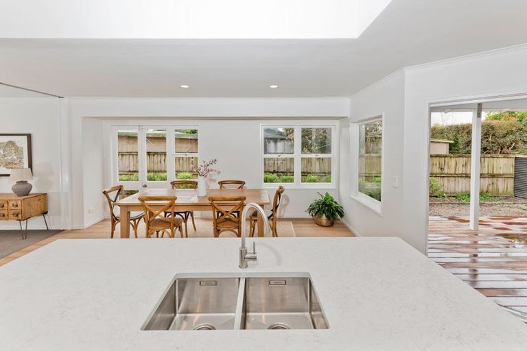 Photo of property in 51 Cambridge Road, Riverhead, 0820