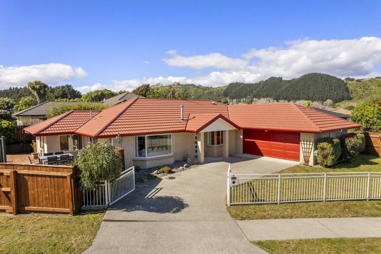 Photo of property in 15 Fytfield Place, Paraparaumu, 5032