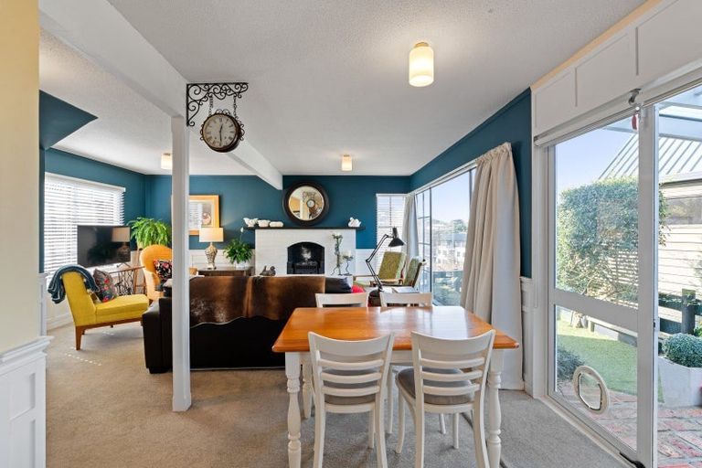 Photo of property in 8a Cassis Place, Crofton Downs, Wellington, 6035