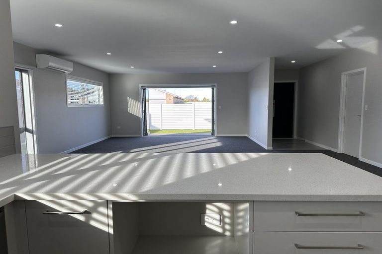 Photo of property in 6 Cassin Place, Taradale, 4112