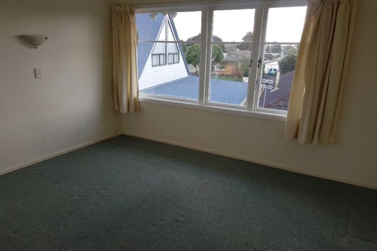 Photo of property in 42 Durham Street, Te Atatu Peninsula, Auckland, 0610