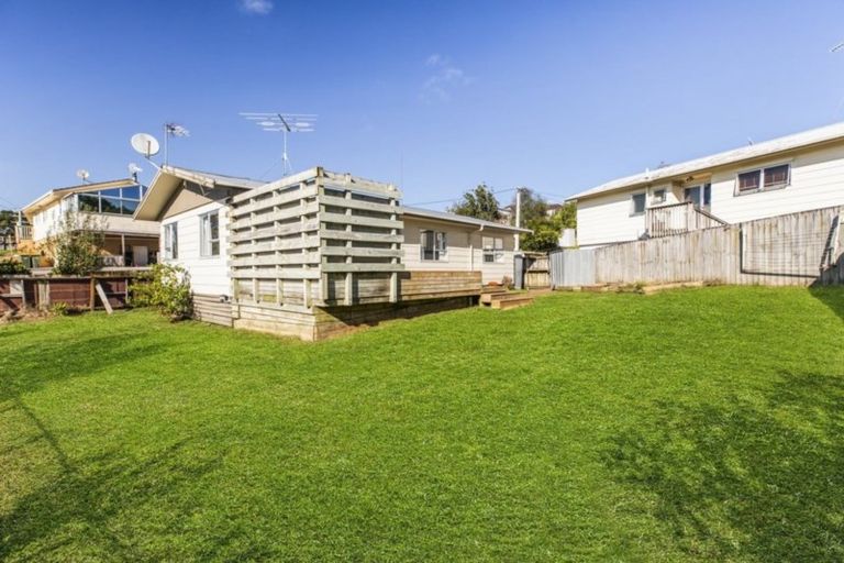 Photo of property in 2/8 Helena Street, Massey, Auckland, 0614