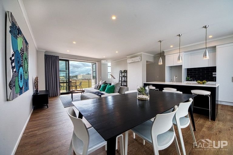 Photo of property in 87 Glidepath Road, Hobsonville, Auckland, 0616