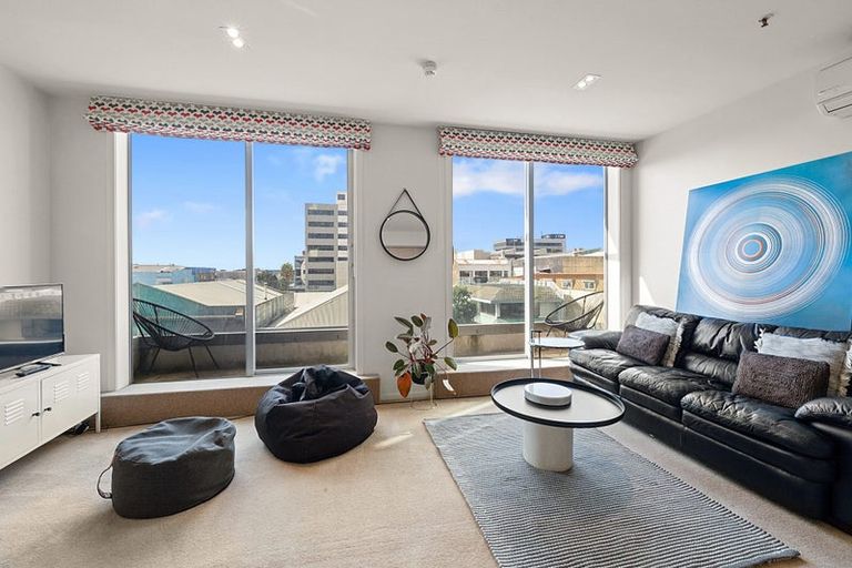 Photo of property in 22 Liardet Apartments, 203/22 Liardet Street, New Plymouth, 4310