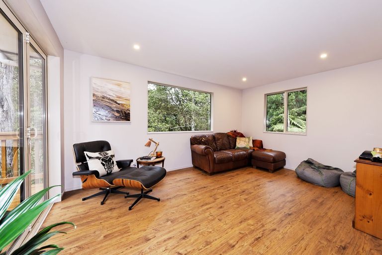 Photo of property in 53a Onedin Place, Titirangi, Auckland, 0604