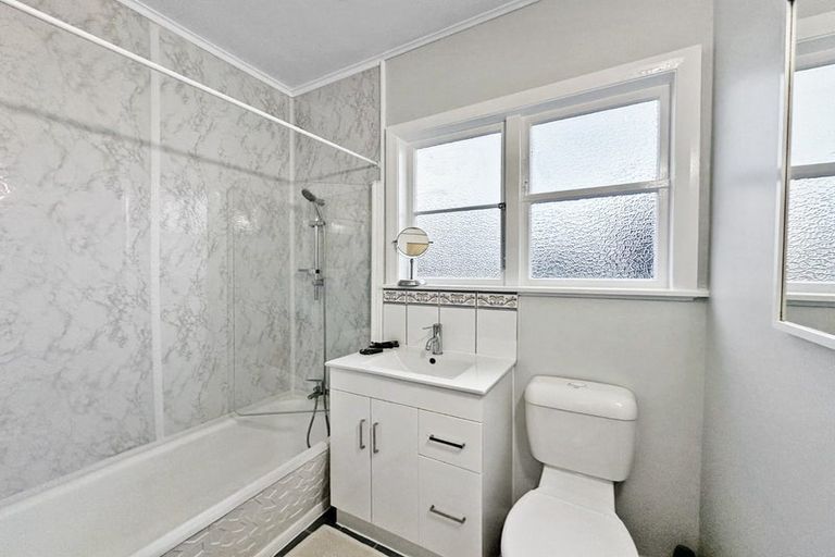 Photo of property in 33 Swiss Avenue, Gonville, Whanganui, 4501