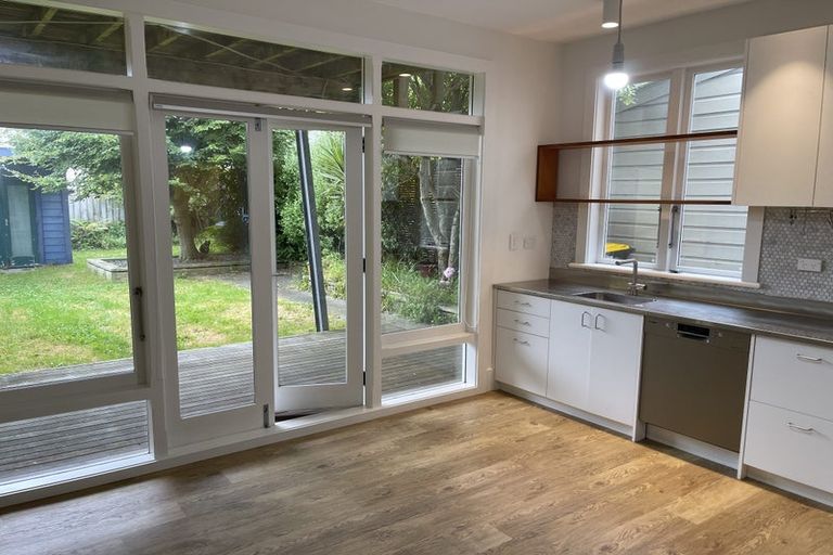 Photo of property in 29 Queen Street, Mount Victoria, Wellington, 6011