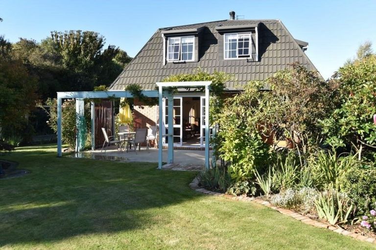 Photo of property in 32 Main North Road, Woodend, 7610