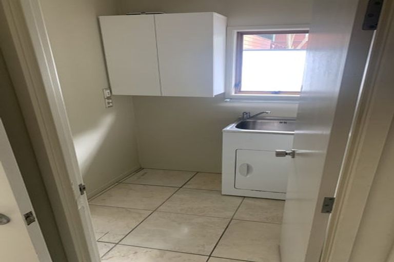 Photo of property in 1/15 Sunnynook Road, Forrest Hill, Auckland, 0620