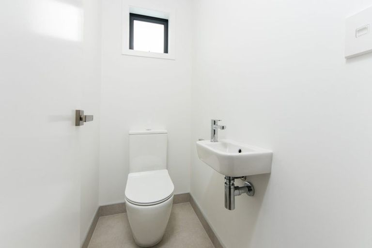 Photo of property in 5 Mokopiko Court, Beach Haven, Auckland, 0626