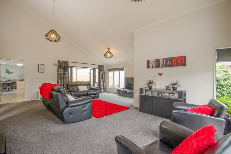 Photo of property in 14 Cellarmans Street, Te Atatu Peninsula, Auckland, 0610
