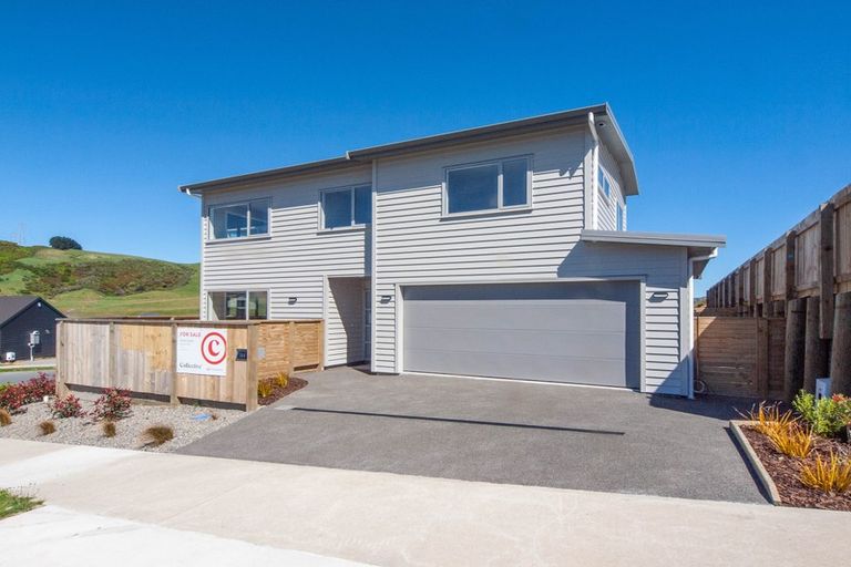 Photo of property in 166 Amesbury Drive, Churton Park, Wellington, 6037