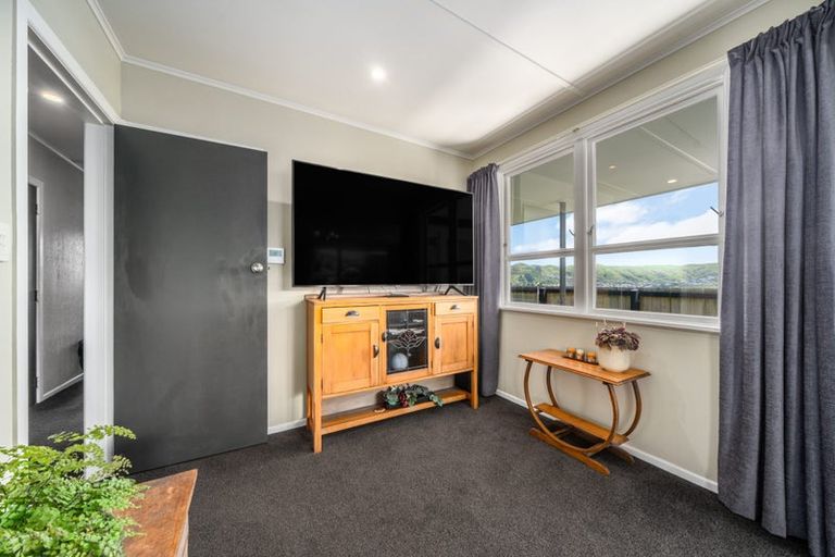 Photo of property in 11 Pauline Way, Paparangi, Wellington, 6037