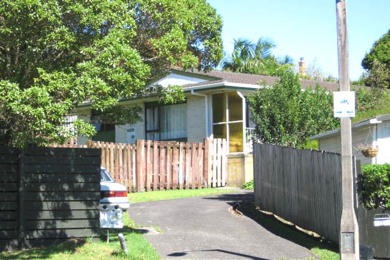 Photo of property in 2/10 Metric Place, Te Atatu South, Auckland, 0610