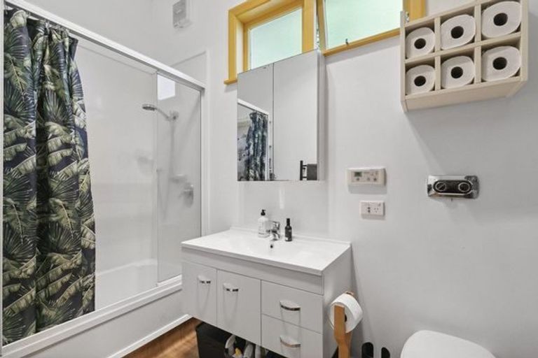 Photo of property in 6 Governor Road, Northland, Wellington, 6012