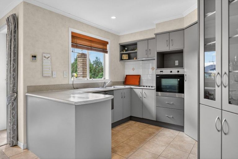 Photo of property in 23 Sovereign Isle Lane, Rototuna, Hamilton, 3210