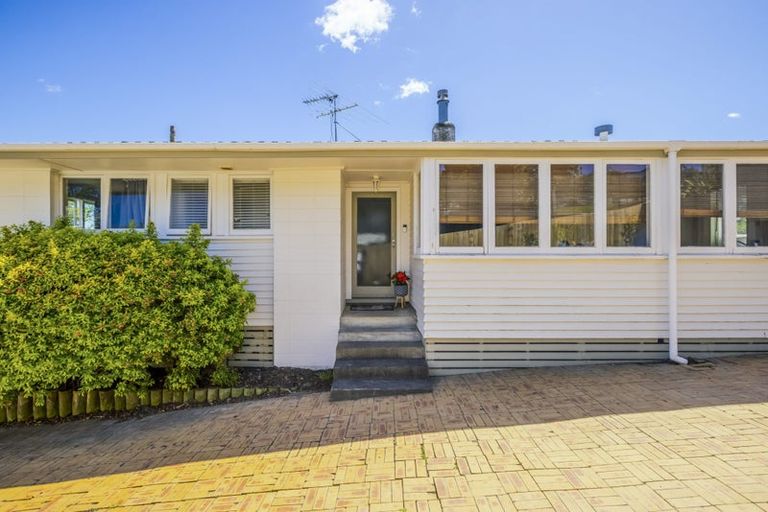 Photo of property in 8 Miro Place, Waiuku, 2123
