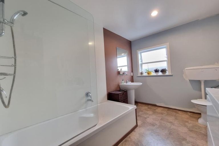 Photo of property in 74 Kauri Street, Miramar, Wellington, 6022