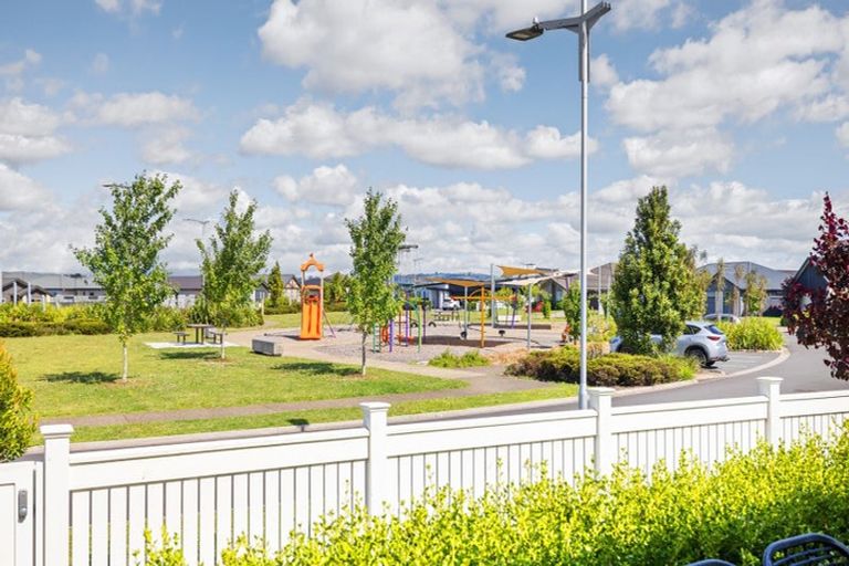 Photo of property in 17 Matepu Crescent, Pyes Pa, Tauranga, 3112