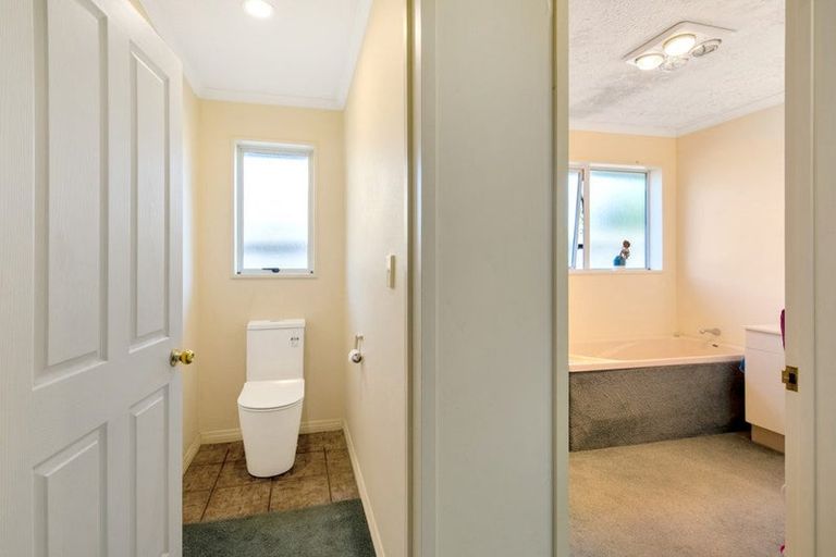 Photo of property in 16 Durrell Way, Rolleston, 7614