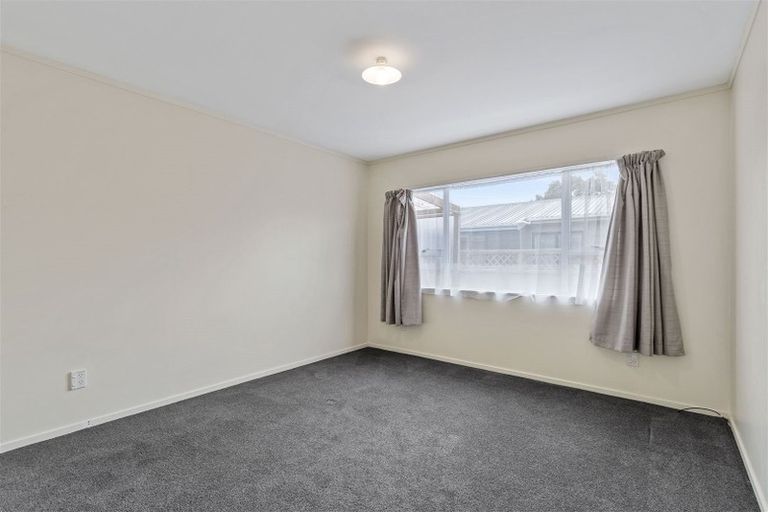 Photo of property in 27 Woodglen Road, Glen Eden, Auckland, 0602