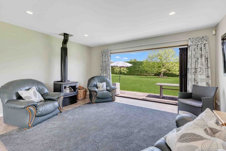 Photo of property in 27 Pohutukawa Drive, Levin, 5571